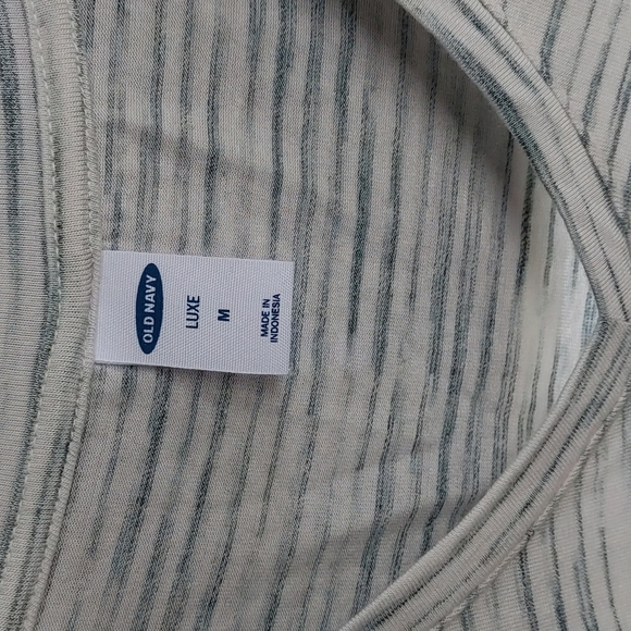 Set of‎ 2 Old Navy tee-shirt Size Medium - Picture 6 of 10